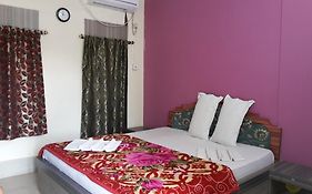 Hotel Tourist Home 2*
